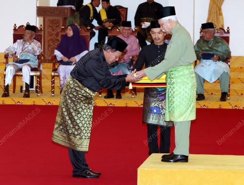 TUANKU MUHRIZ TUANKU MUNAWIR