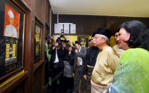 TUANKU MUHRIZ IBNI ALMARHUM TUANKU MUNAIWR