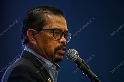 DATUK DR ADNAN MAT