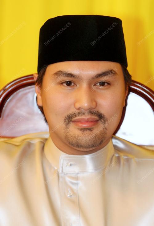 TUNKU ALI REDHAUDDIN TUANKU MUHRIZ