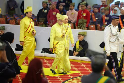 TUANKU MUHRIZ TUANKU MUNAWIR