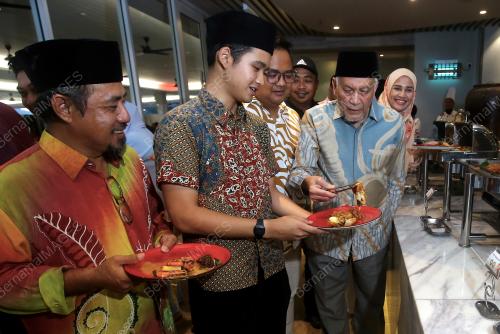 DATUK SERI DR ABDUL AZIZ SHEIKH AB KADIR