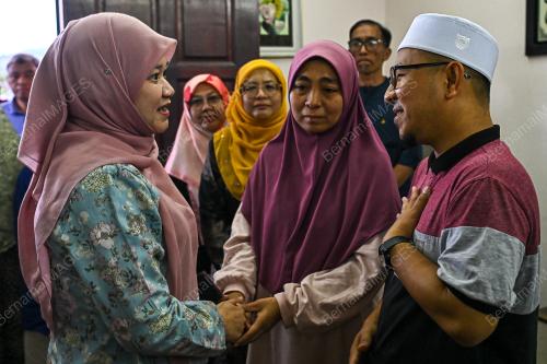 FADHLINA SIDEK