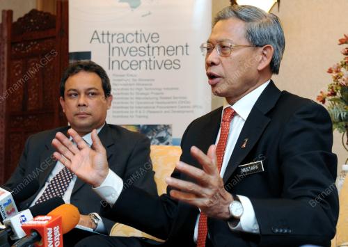 DATUK SERI MUSTAPA MOHAMED