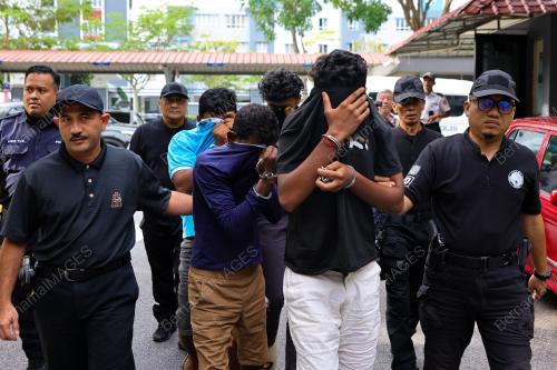 EMPAT LELAKI DIDAKWA ROGOL KANAK-KANAK