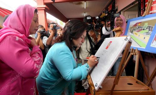 DATIN SERI ROSMAH MANSOR