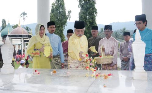 TUANKU MUHRIZ IBNI ALMARHUM TUANKU MUNAWIR