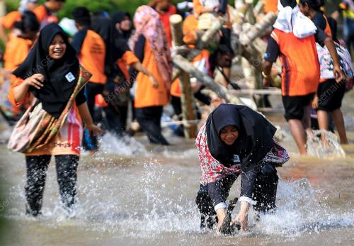 FESTIVAL MERAKYATKAN SENI BUDAYA