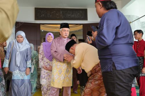 TUANKU MUHRIZ TUANKU MUNAWIR 