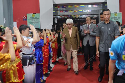 TUANKU MUHRIZ TUANKU MUNAWIR