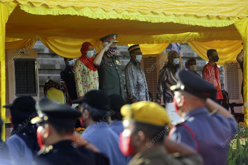 TUANKU MUHRIZ TUANKU MUNAWIR