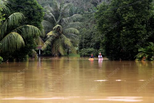 BENCANA BANJIR DI FELDA SUNGAI KELAMAH