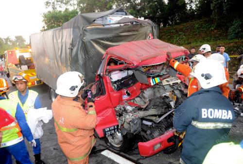 NS06_01042015_KEMALANGAN_MAUT