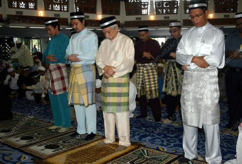 TUANKU MUHRIZ TUANKU MUNAWIR