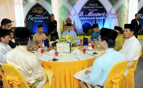 TUANKU MUHRIZ TUANKU MUNAWIR