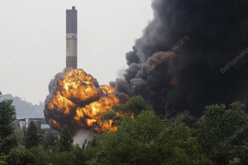NS06_02102019_STOR_TERBAKAR