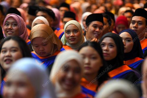 FADHLINA SIDEK