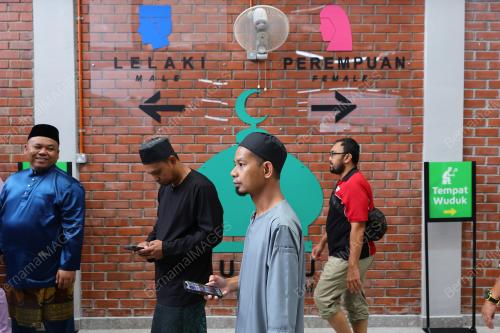 SOLAT JUMAAT PERTAMA DI R&R SEREMBAN