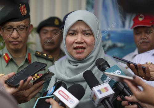 FADHLINA SIDEK