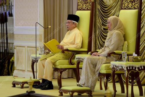 TUANKU MUHRIZ TUANKU MUNAWIR