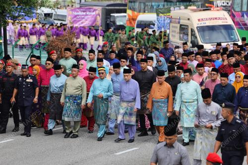 TUANKU MUHRIZ TUANKU MUNAWIR