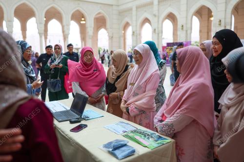 DATUK SERI DR WAN AZIZAH WAN ISMAIL