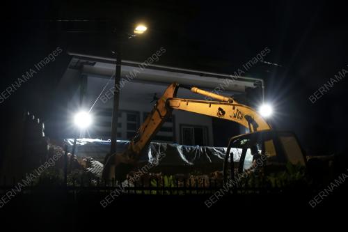 TANAH RUNTUH