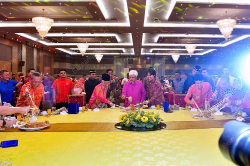 TUANKU MUHRIZ TUANKU MUNAWIR