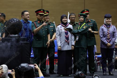 FADHLINA SIDEK