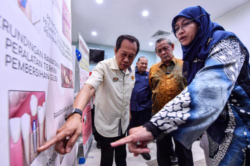 DATUK SERI AHMAD MASLAN