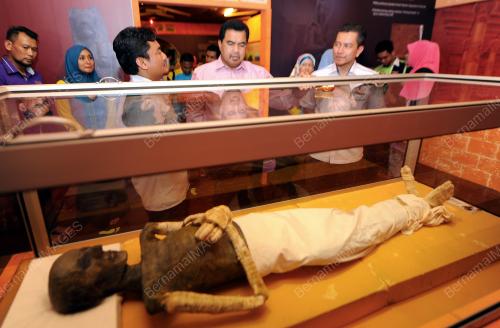 NS06_07122016_PAMERAN_MUMIA