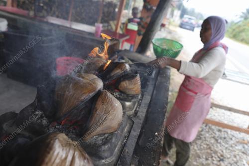 KUIH BAHULU SECARA TRADISIONAL