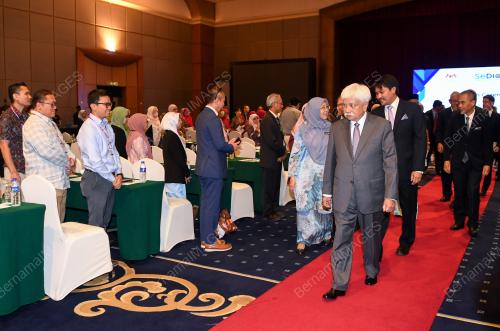 TUANKU MUHRIZ TUANKU MUNAWIR