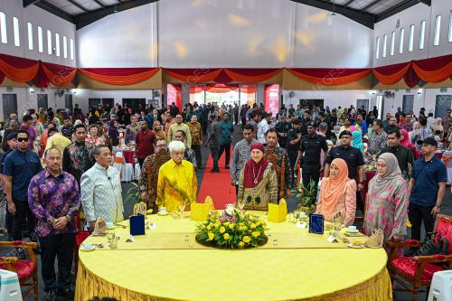 TUANKU MUHRIZ TUANKU MUNAWIR