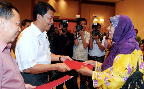 NS06_09052012_KAMPONG_ABOK