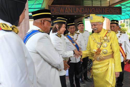 TUANKU MUHRIZ TUANKU MUNAWIR