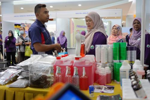 DR AKMA NGAH HAMID