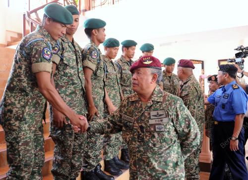 NS06_10042015_ZULKEFLI_BENDERA
