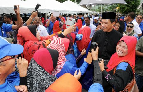 NS06_11052013_ANGKAT_SUMPAH