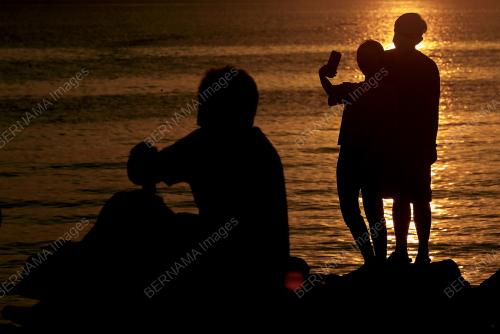 PEMANDANGAN MATAHARI TERBENAM DI PORT DICKSON