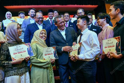 DATUK SERI AMINUDDIN HARUN