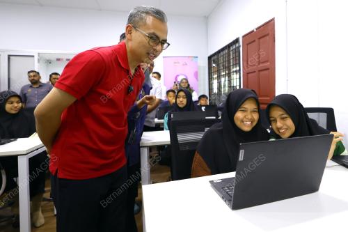 DATUK FAHMI FADZIL