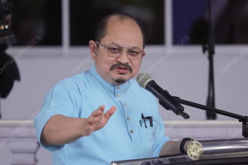 DATUK SERI ISKANDAR MOHD AKIN