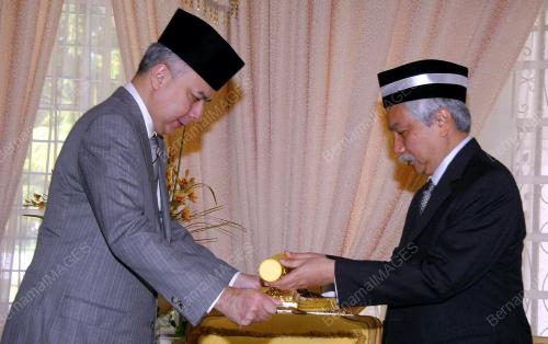 TUANKU MUHRIZ IBNI ALMARHUM TUANKU MUNAWIR
