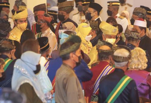 TUANKU MUHRIZ TUANKU MUNAWIR