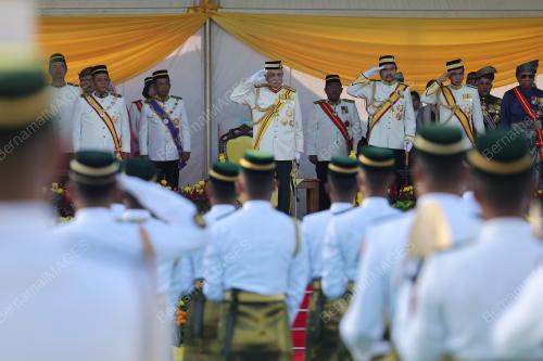 TUANKU MUHRIZ TUANKU MUNAWIR 