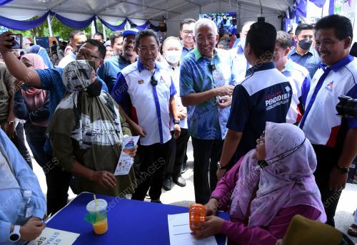 DATUK SERI MAHDZIR KHALID