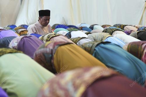 NS06_15062018_SOLAT_AIDILFITRI_BN201806080474
