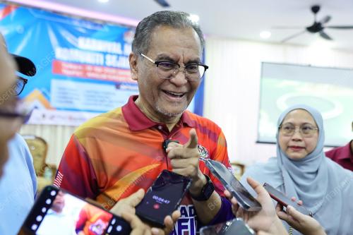 DATUK SERI DR DZULKEFLY AHMAD