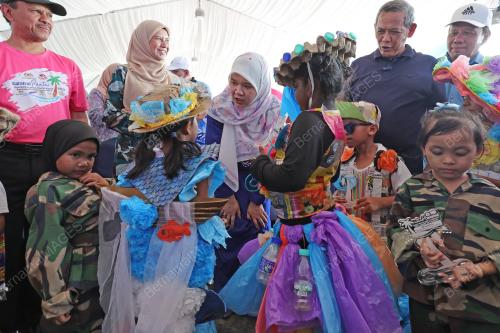 FADHLINA SIDEK